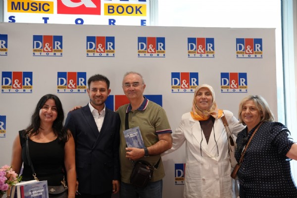 Amerika'daki Başarılarla Hikayeleri Kitaplaştı! Gazeteci Yazar Anıl Sural’ın “Amerika’da İz Bırakan Türkler” kitabı okurla buluştu